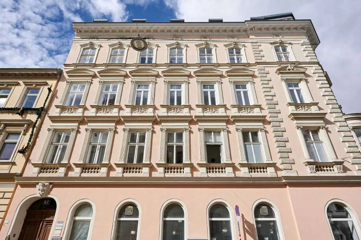 Unbefristet, vermietete 4-Zimmer-Wohnung - EUR 1.810,-/m² - Ansicht 2