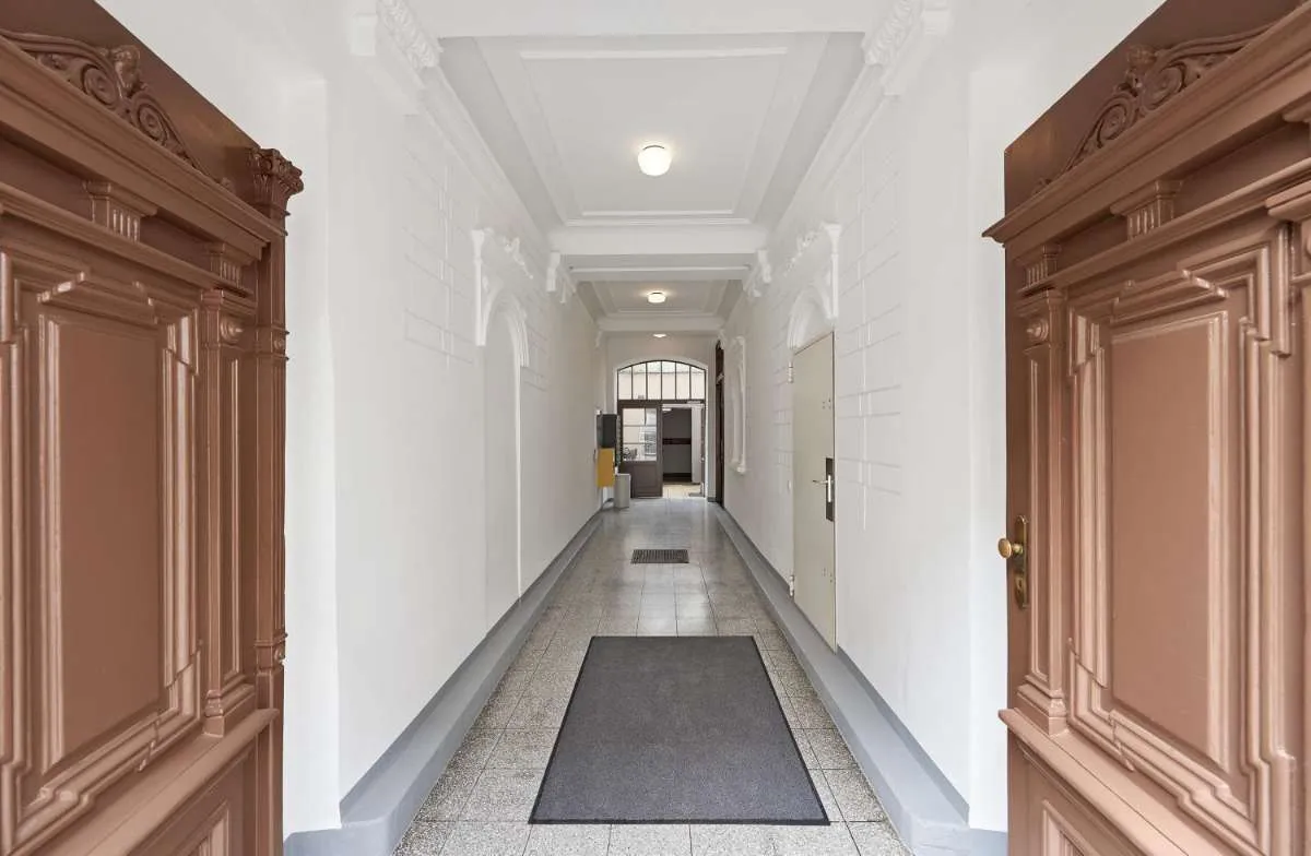 Unbefristet, vermietete 4-Zimmer-Wohnung - EUR 1.810,-/m² - Ansicht 3