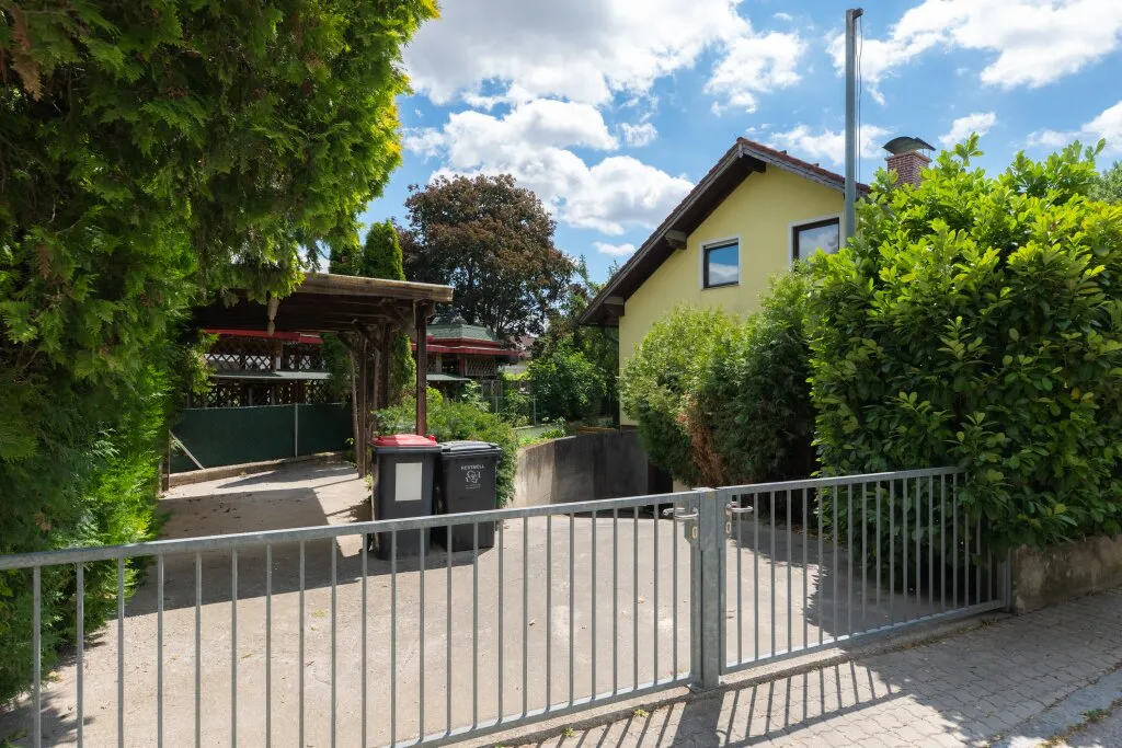 Ruhelage: Einfamilienhaus in Teesdorf mit viel Stauraum und Garage - Widok 2