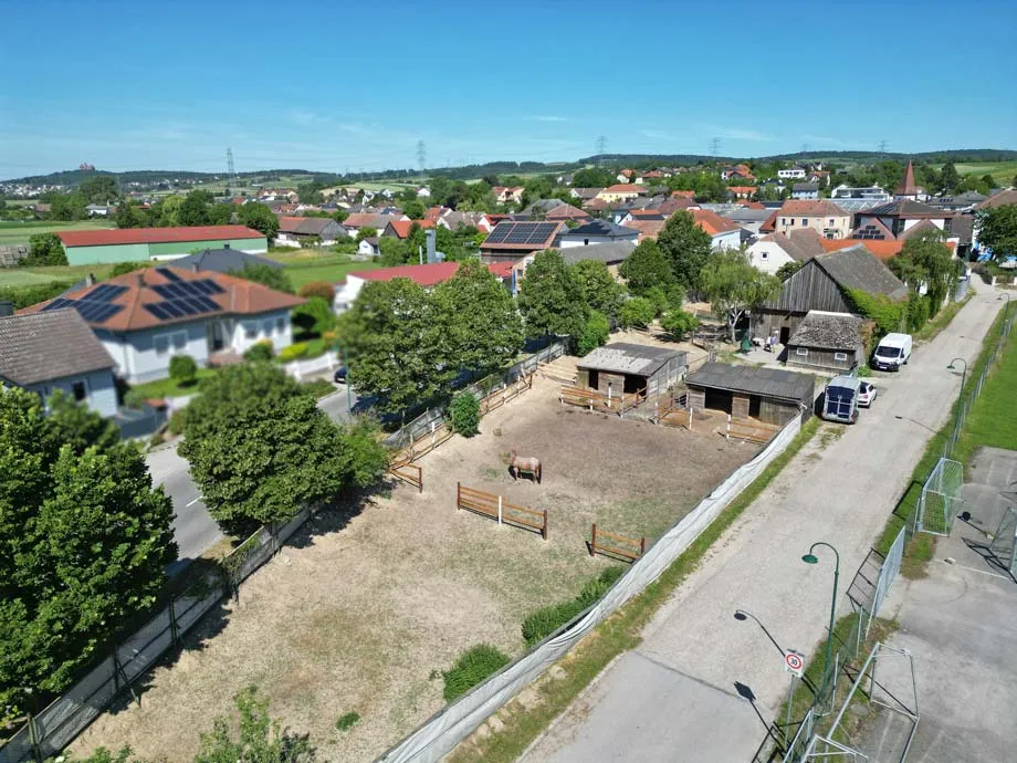 Unmittelbare Korneuburg Nähe: Tresdorf - großes Eckgrundstück - 1.070 m²
