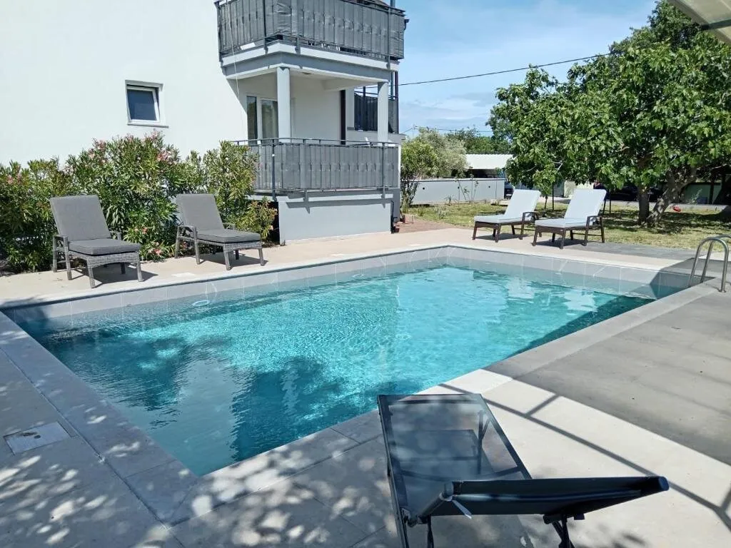Wunderschöner-Mediterraner Wohnraum in Pula : Moderne 3 Zimmer - Wohnung- mit Privat- Pool , Garten& Grillecke - Ansicht 3