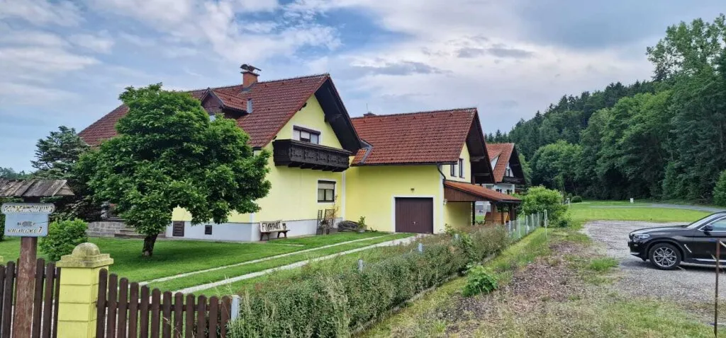 Ein Wohnhaus mit viel Potential! Ca. 237m² Wfl. und 1.143m² Grund - Widok 2