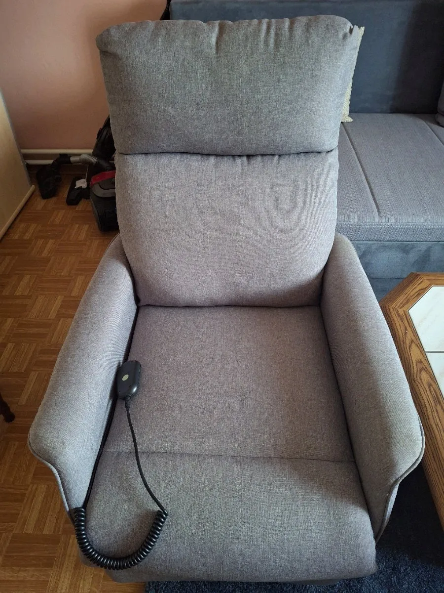 Fernsehsessel, elektrisch verstellbar, € 120,- (3800 Göpfritz an der Wild)
