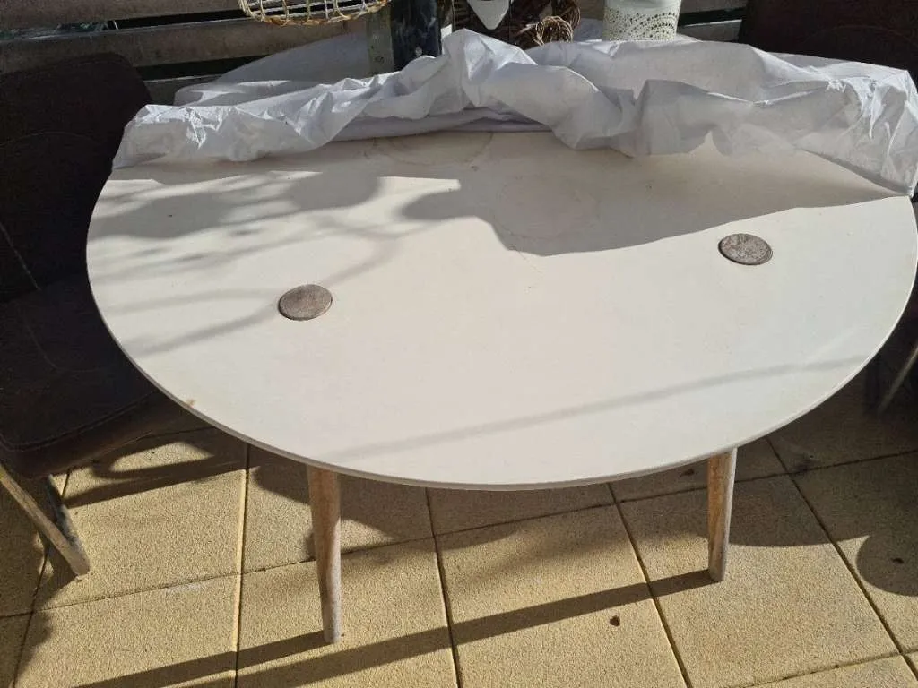 großer Ikea Tisch rund holz weiße Tischplatte outdoor indoor Gartentisch, € 49,99 (9500 Maria Gail)
