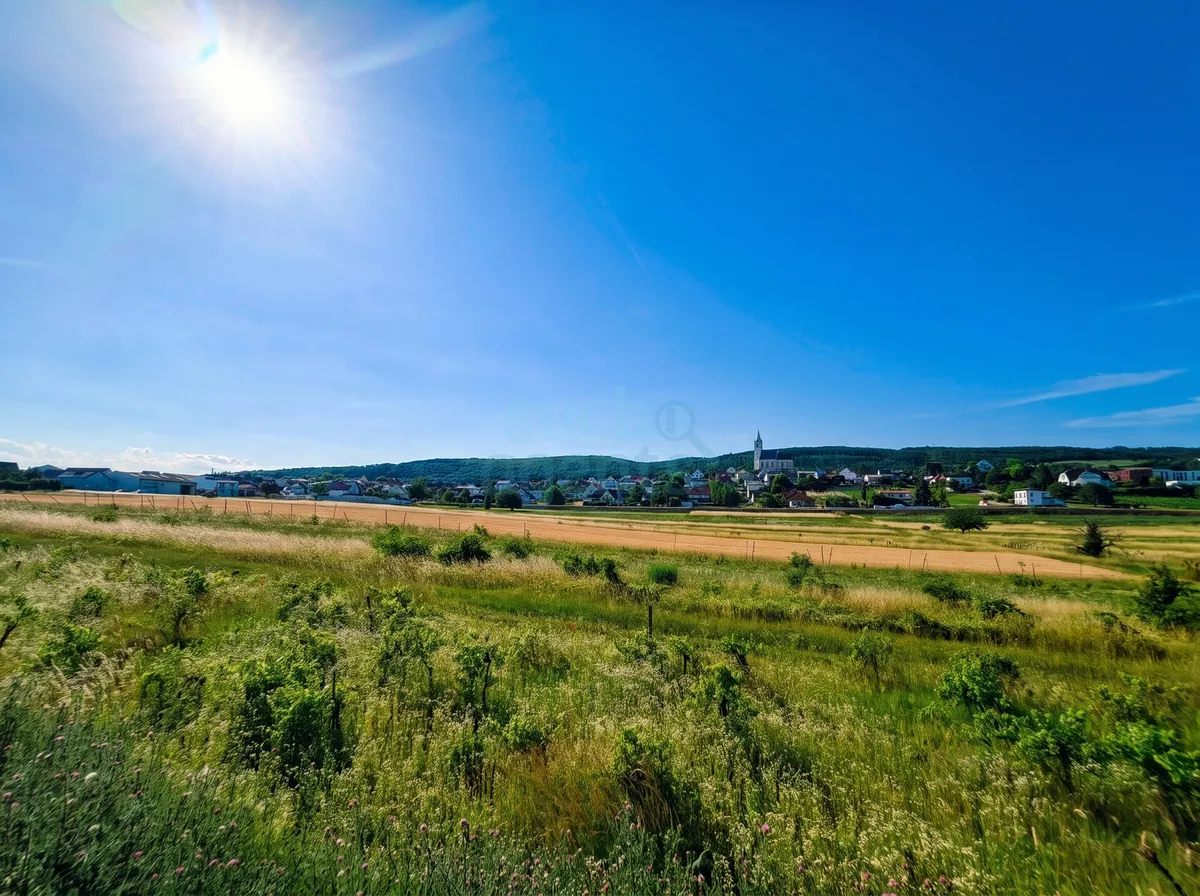 Ebenes Baugrundstück mit 538 m² in Siedlungslage und Zentrumsnähe – pohled 2