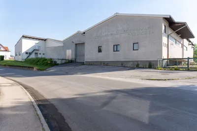 Gewerbeimmobilie mieten in Waidhofen an der Thaya – 2 300 m², € 3 – Bild 1 von 8