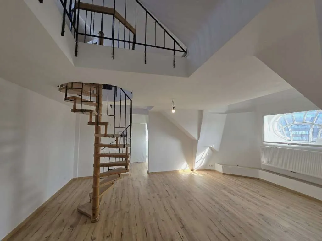 + Erstbezug+ BJ 1982++ Sanierte Dachgeschosswohnung + Galerie 22m² + Unter Sankt Veit U-BAHN + - Ansicht 2