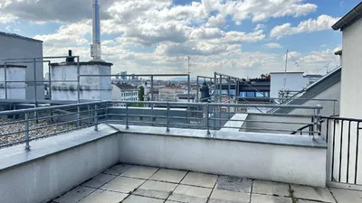 Stilvolles Dachgeschossjuwel mit 3 Zimmern und Terrasse – Bild 2