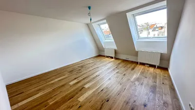 Stilvolles Dachgeschossjuwel mit 3 Zimmern und Terrasse – Bild 3