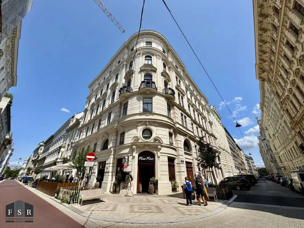 ERSTBEZUG! Repräsentativer Altbau in Bestlage / 3-Zimmer / 142 m² / Balkon - Ansicht 2
