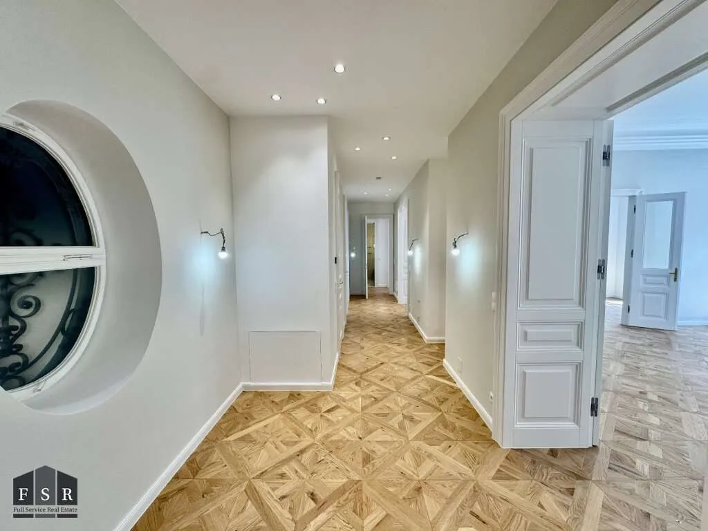 ERSTBEZUG! Repräsentativer Altbau in Bestlage / 3-Zimmer / 142 m² / Balkon - Ansicht 3