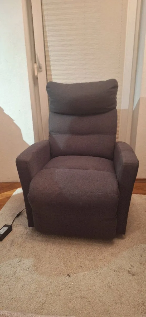 Fernsehsessel elektrisch verstellbar, € 150,- (6068 Mils)