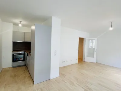 Charmante, frisch sanierte 1-Zimmer-Wohnung in ruhiger Innenhoflage inkl. Heizkosten – Bild 2