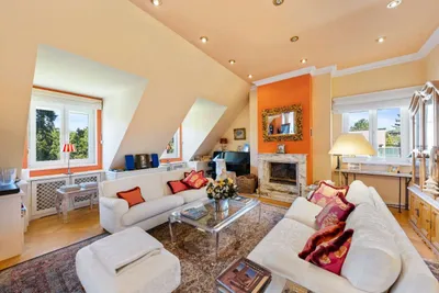 Luxuriously furnished Top-Floor Apartment with Garden Views / Hochwertig möblierte Dachgeschosswohnung mit Grünblick – Bild 2