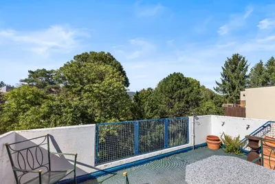 Luxuriously furnished Top-Floor Apartment with Garden Views / Hochwertig möblierte Dachgeschosswohnung mit Grünblick – Bild 3