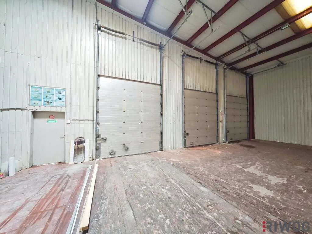 1.100m² isolierte Lagerhalle mit 250m² Büro | Rampen & ebenerdige Einfahrt möglich | optional bis zu ca. 2.000m² Lager möglich - Ansicht 3
