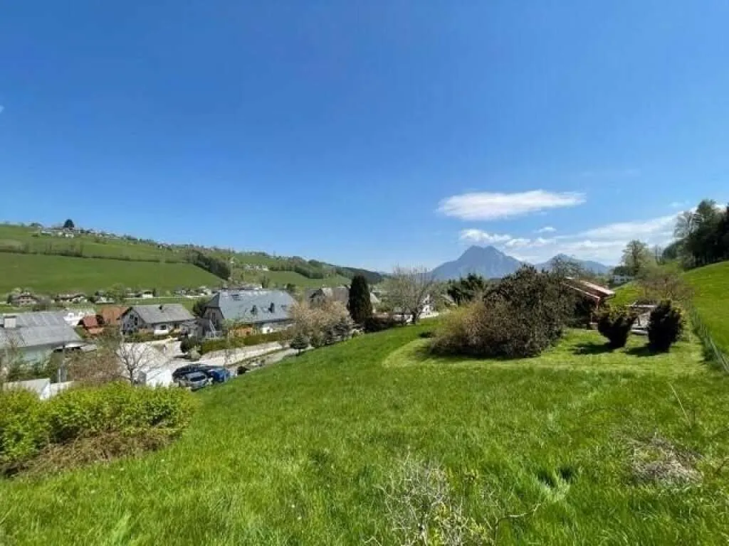 Baugrundstück in Altmünster - 1.477 m², aufgeschlossen, mit Kleinwohnhaus und Potenzial für bis zu 3 Wohneinheiten - Ansicht 3