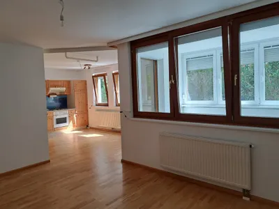 Helle, ruhige 2-Zimmerwohnung beim Kongresspark mit Garagenstellplatz – Bild 2