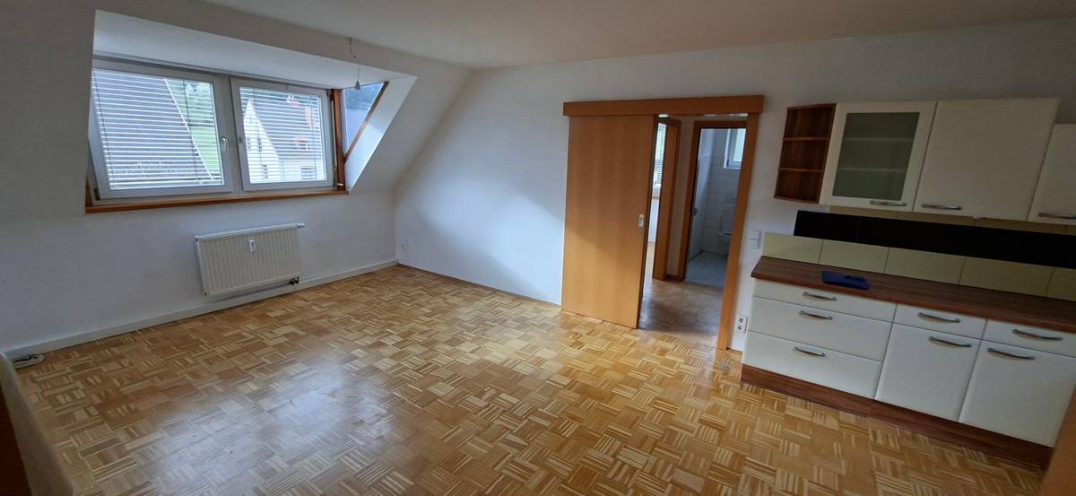 helle, freundliche DG-Wohnung - Ansicht 2
