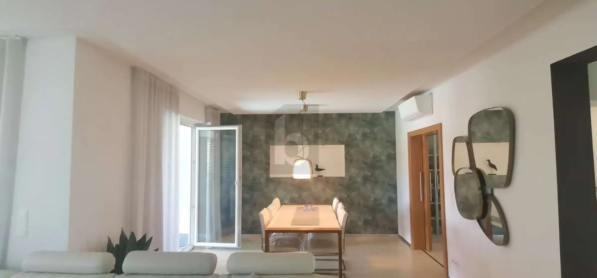 MODERNE ELEGANZ - GROSSZÜGIGER FAMILIENHIT MIT POOL UND POOLHAUS - Ansicht 2