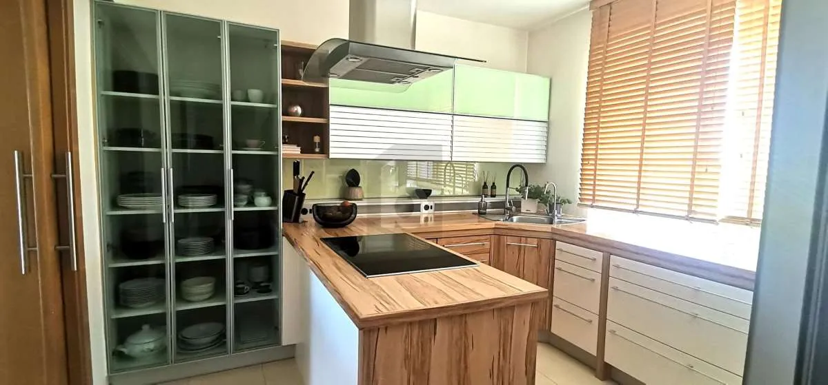 MODERNE ELEGANZ - GROSSZÜGIGER FAMILIENHIT MIT POOL UND POOLHAUS - Ansicht 3