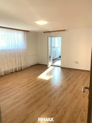 9-Zimmer-Gewerbeimmobilie kaufen in Baden – 240 m², € 579.000 – Bild 23 von 30