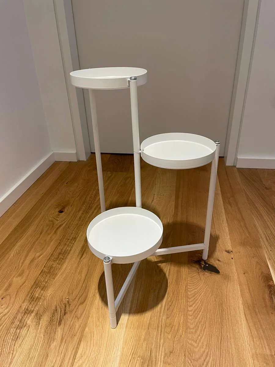 2 Stück Olivblad Blumenständer IKEA weiß, nur einmal für Hochzeit verwendet, € 20,- (4906 Eberschwang)