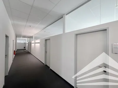 12-Zimmer-Gewerbeimmobilie mieten in Linz Land – 470 m², € 6.486 – Bild 8 von 12