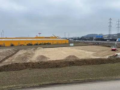 Immobilie mieten in Linz Land – 6 900 m², € 2 – Bild 3 von 4