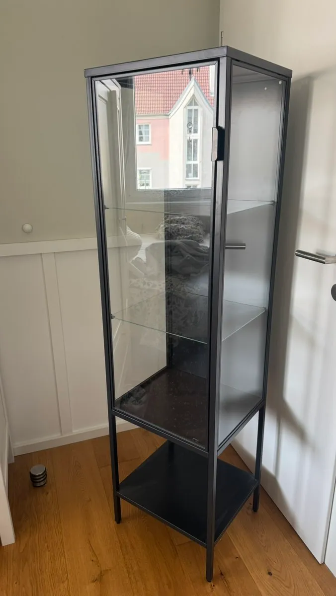 Ikea Rudsta Vitrine Schwarz, € 65,- (2700 Wiener Neustadt)