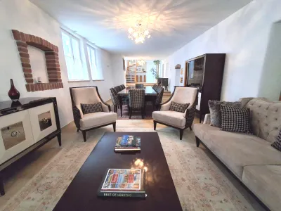 9-Zimmer-Haus mieten in Wien – 550 m², € 7.700 – Bild 1 von 22