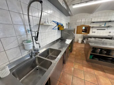 19-Zimmer-Gewerbeimmobilie mieten in Linz – 3 534 m², € 6.500 – Bild 9 von 41