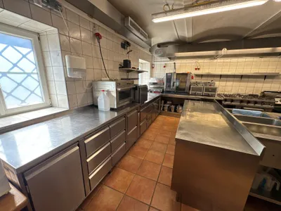 19-Zimmer-Gewerbeimmobilie mieten in Linz – 3 534 m², € 6.500 – Bild 7 von 41