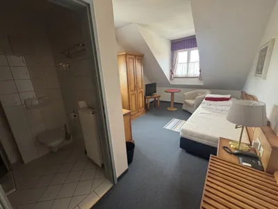 19-Zimmer-Gewerbeimmobilie mieten in Linz – 3 534 m², € 6.500 – Bild 18 von 41