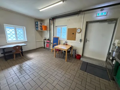 19-Zimmer-Gewerbeimmobilie mieten in Linz – 3 534 m², € 6.500 – Bild 17 von 41