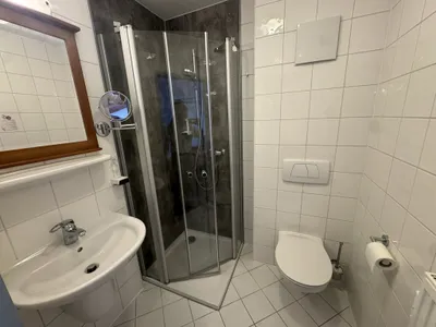 19-Zimmer-Gewerbeimmobilie mieten in Linz – 3 534 m², € 6.500 – Bild 19 von 41