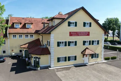 19-Zimmer-Gewerbeimmobilie mieten in Linz – 3 534 m², € 6.500 – Bild 1 von 41