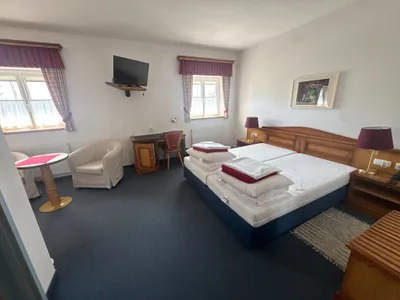 19-Zimmer-Gewerbeimmobilie mieten in Linz – 3 534 m², € 6.500 – Bild 41 von 41
