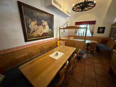 19-Zimmer-Gewerbeimmobilie mieten in Linz – 3 534 m², € 6.500 – Bild 39 von 41