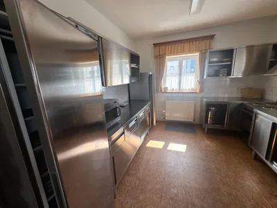 19-Zimmer-Gewerbeimmobilie mieten in Linz – 3 534 m², € 6.500 – Bild 29 von 41