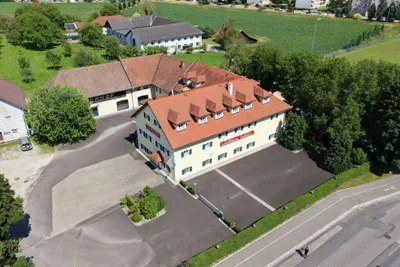 19-Zimmer-Gewerbeimmobilie mieten in Linz – 3 534 m², € 6.500 – Bild 5 von 41