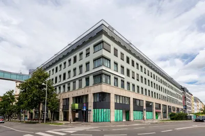 Gewerbeimmobilie mieten in Wien – 1 316 m², € 13