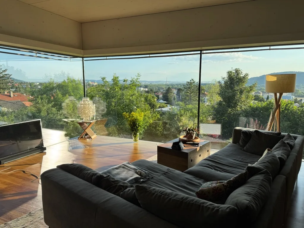 Wohnen über den Dächern von Klosterneuburg: Architektenhaus mit Garten und Fernblick - Ansicht 2
