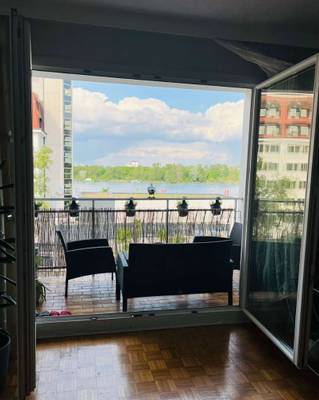 Helle und vollmöblierte 2-Zimmer-Wohnung mit Loggia & Donaublick
