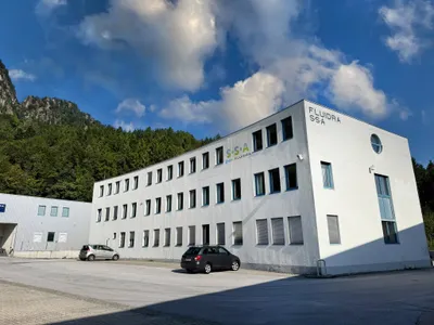 Gewerbeimmobilie kaufen in Salzburg-Umgebung – 7 300 m², € 5.510.000 – Bild 1 von 5