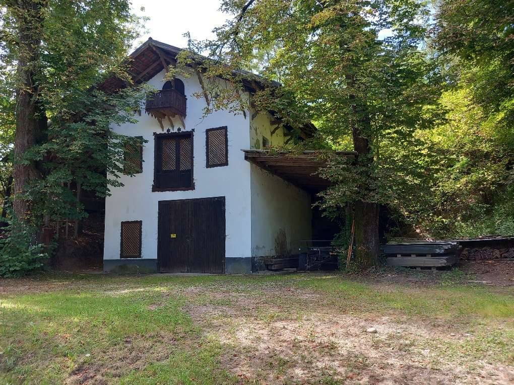 Baugrund mit großem Sandsteinkeller, Atzbach