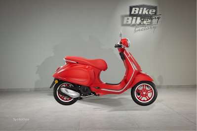 Vespa Primavera 125 RED lagernd