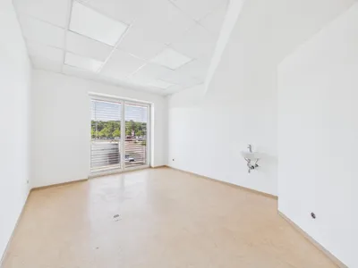 6-Zimmer-Gewerbeimmobilie mieten in Urfahr-Umgebung – 242 m², € 2.502 – Bild 5 von 10