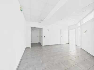 6-Zimmer-Gewerbeimmobilie mieten in Urfahr-Umgebung – 242 m², € 2.502 – Bild 2 von 10