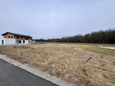 Grundstück kaufen in Braunau am Inn – 998 m², € 140.000 – Bild 1 von 4
